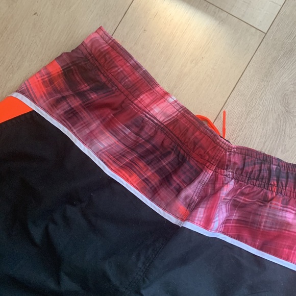 Nike- men’s size large swim trunks Black orange and plaid like new condi… - Picture 9 of 11